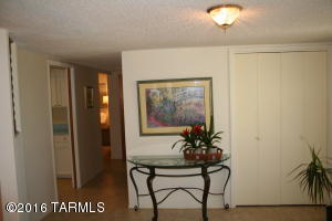 8925 E Maple Leaf Dr, Tucson, AZ 85710 photo 6