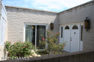 8925 E Maple Leaf Dr, Tucson, AZ 85710 photo 3