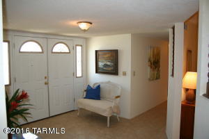 8925 E Maple Leaf Dr, Tucson, AZ 85710 photo 5