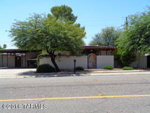 8532 E Kenyon Dr, Tucson, AZ 85710 photo 2