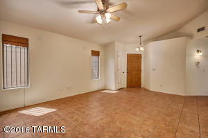 10528 E Feltleaf Willow Trl, Tucson, AZ 85747 photo 3