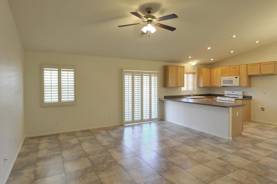 8045 E Snakeroot Dr, Tucson, AZ 85710 photo 6