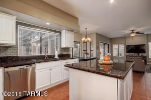 7304 E Shoreward Loop, Tucson, AZ 85715 photo 10