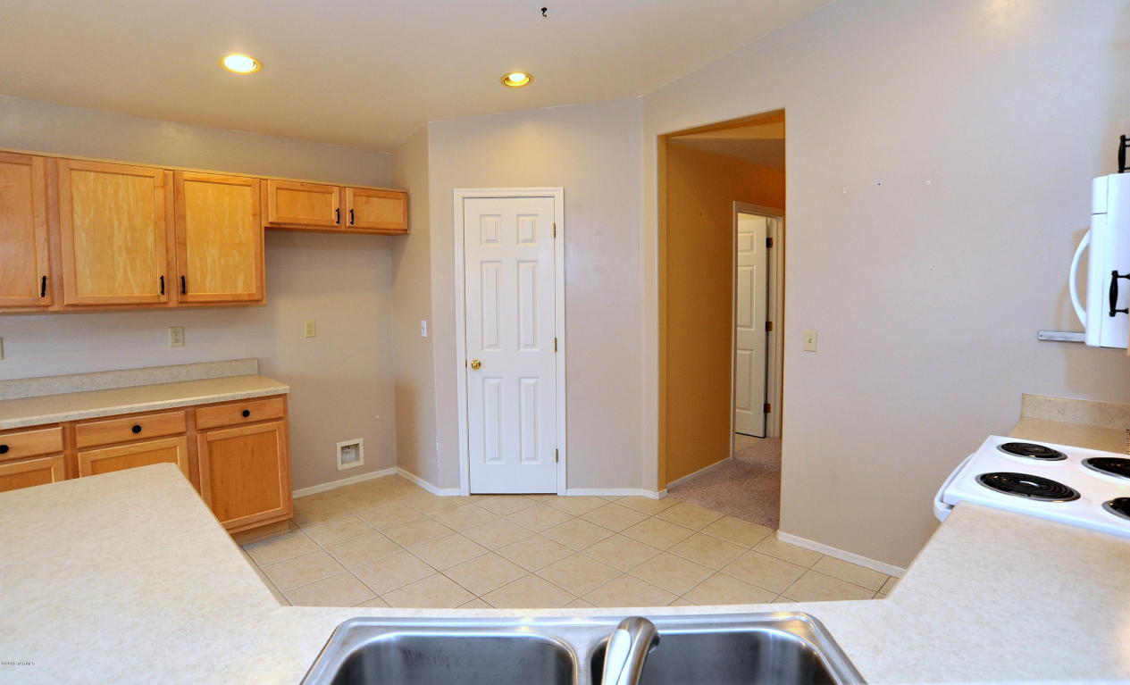 9493 E Lilly Bay Loop, Tucson, AZ 85710 photo 10