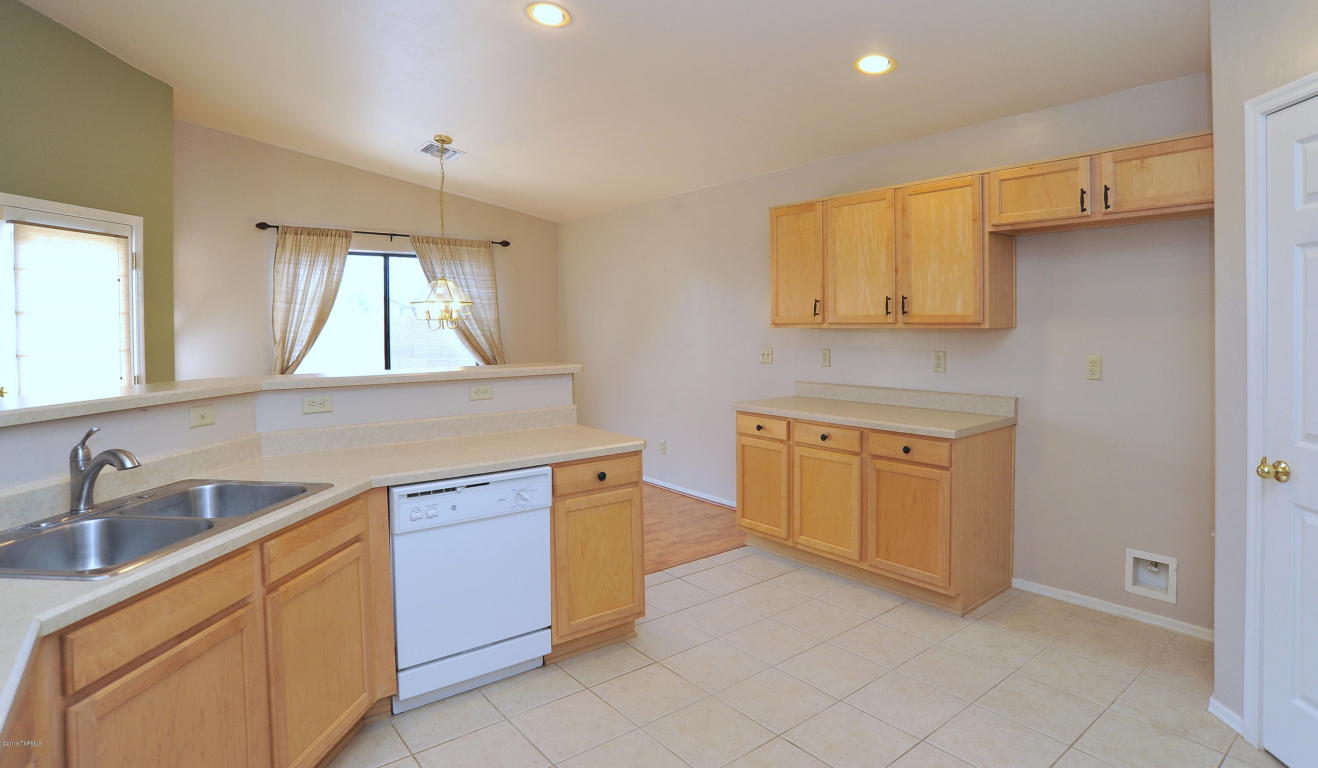 9493 E Lilly Bay Loop, Tucson, AZ 85710 photo 11