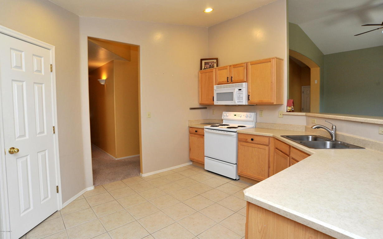 9493 E Lilly Bay Loop, Tucson, AZ 85710 photo 9