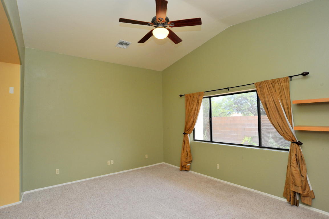 9493 E Lilly Bay Loop, Tucson, AZ 85710 photo 5