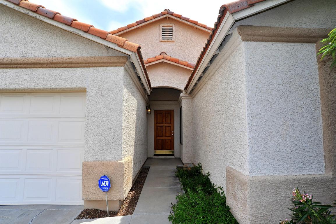9493 E Lilly Bay Loop, Tucson, AZ 85710 photo 2