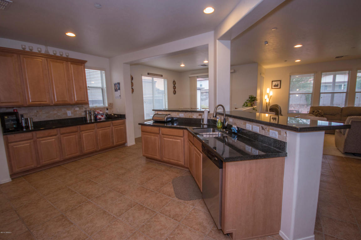 8159 W Booted Eagle Ct, Tucson, AZ 85757 photo 6