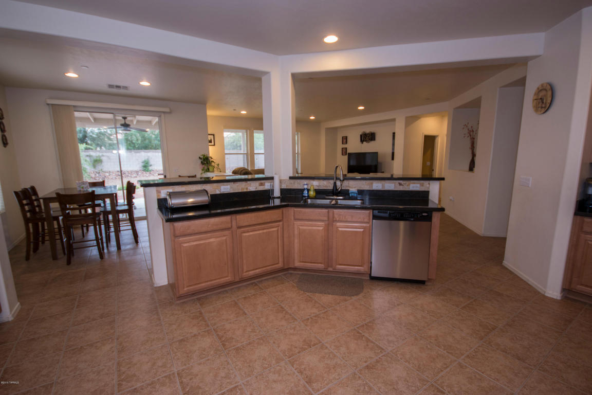 8159 W Booted Eagle Ct, Tucson, AZ 85757 photo 11