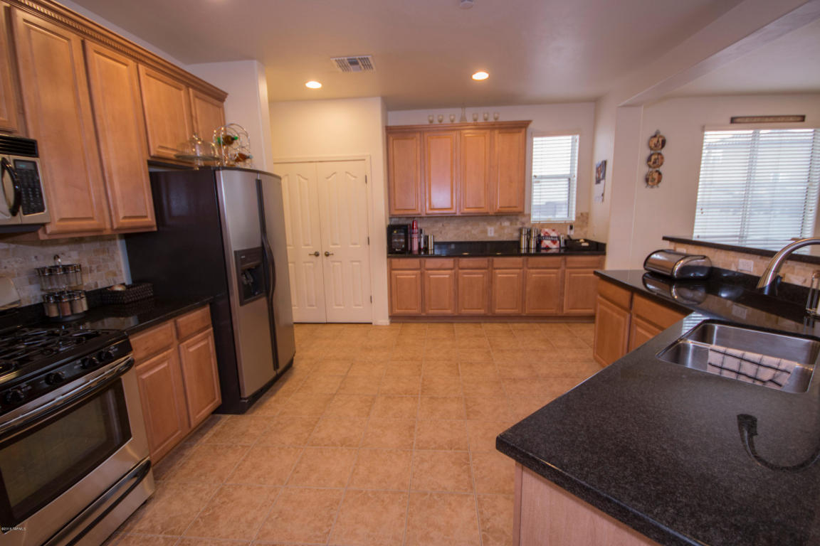 8159 W Booted Eagle Ct, Tucson, AZ 85757 photo 10