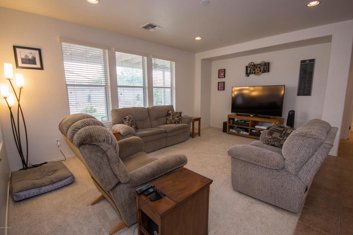8159 W Booted Eagle Ct, Tucson, AZ 85757 photo 5