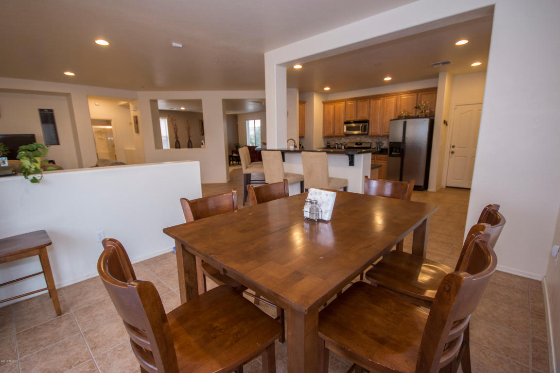 8159 W Booted Eagle Ct, Tucson, AZ 85757 photo 12