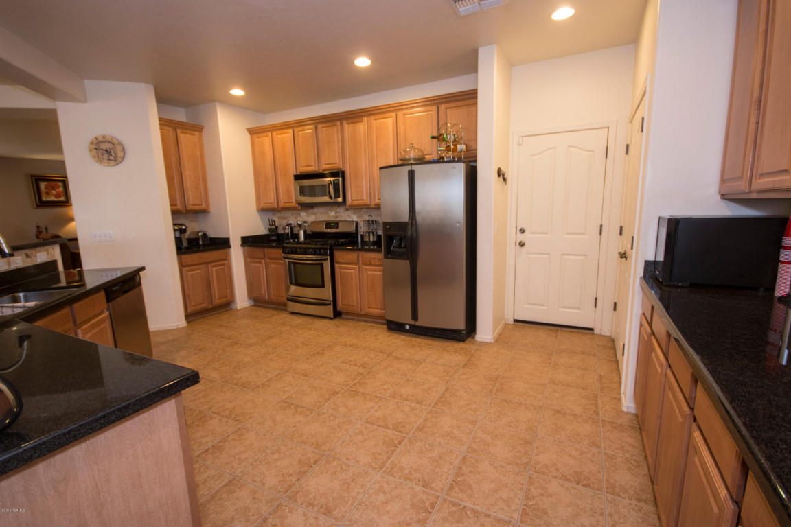8159 W Booted Eagle Ct, Tucson, AZ 85757 photo 9