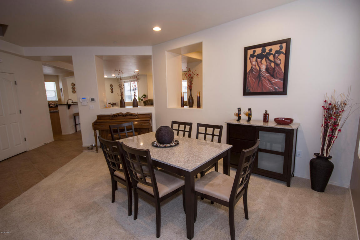8159 W Booted Eagle Ct, Tucson, AZ 85757 photo 4