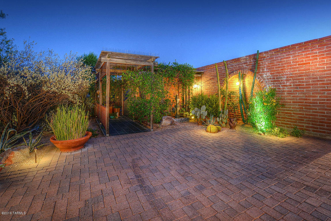 2140 E Circulo Solaz, Tucson, AZ 85718 photo 4