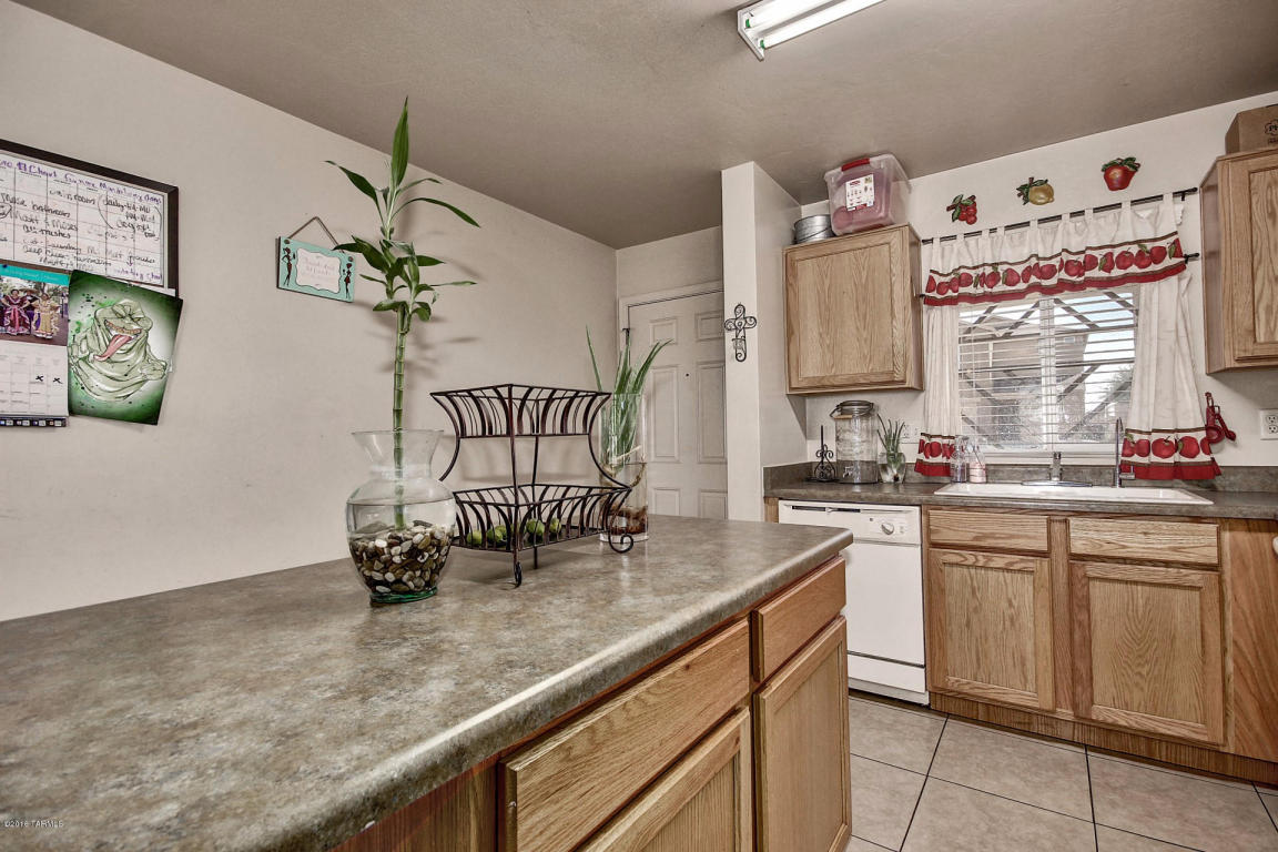 905 E Robert Hansen Dr, Tucson, AZ 85706 photo 4