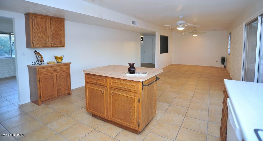 8448 E Rawhide Trl, Tucson, AZ 85750 photo 4