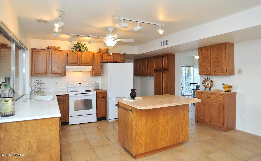 8448 E Rawhide Trl, Tucson, AZ 85750 photo 3