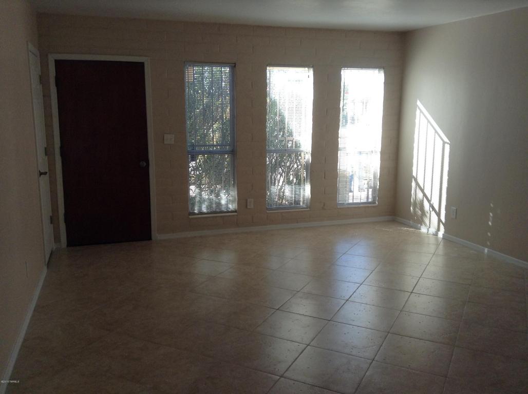 9637 E Myra Dr, Tucson, AZ 85730 photo 4