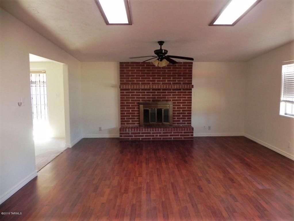 9018 E 33rd Pl, Tucson, AZ 85710 photo 2