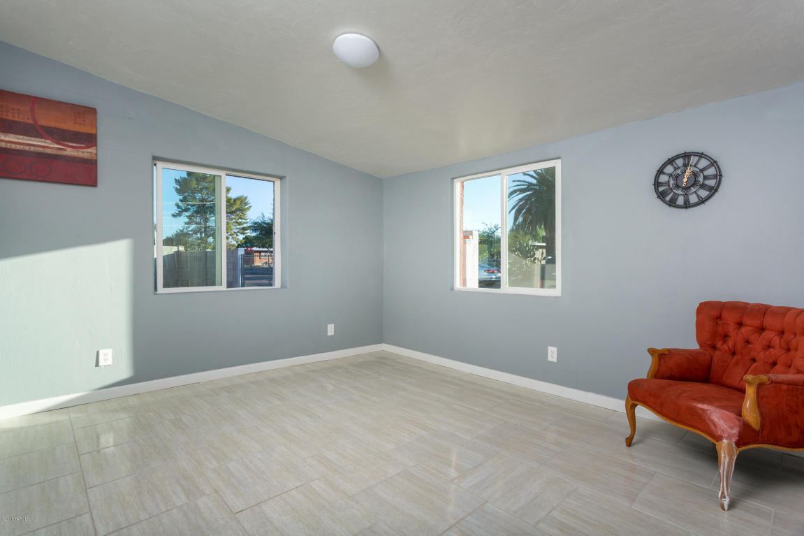 2331 E Warwick Vis, Tucson, AZ 85713 photo 12