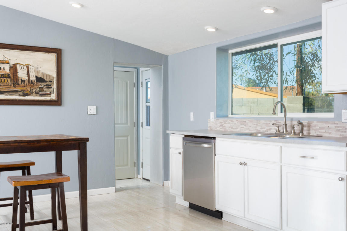 2331 E Warwick Vis, Tucson, AZ 85713 photo 9