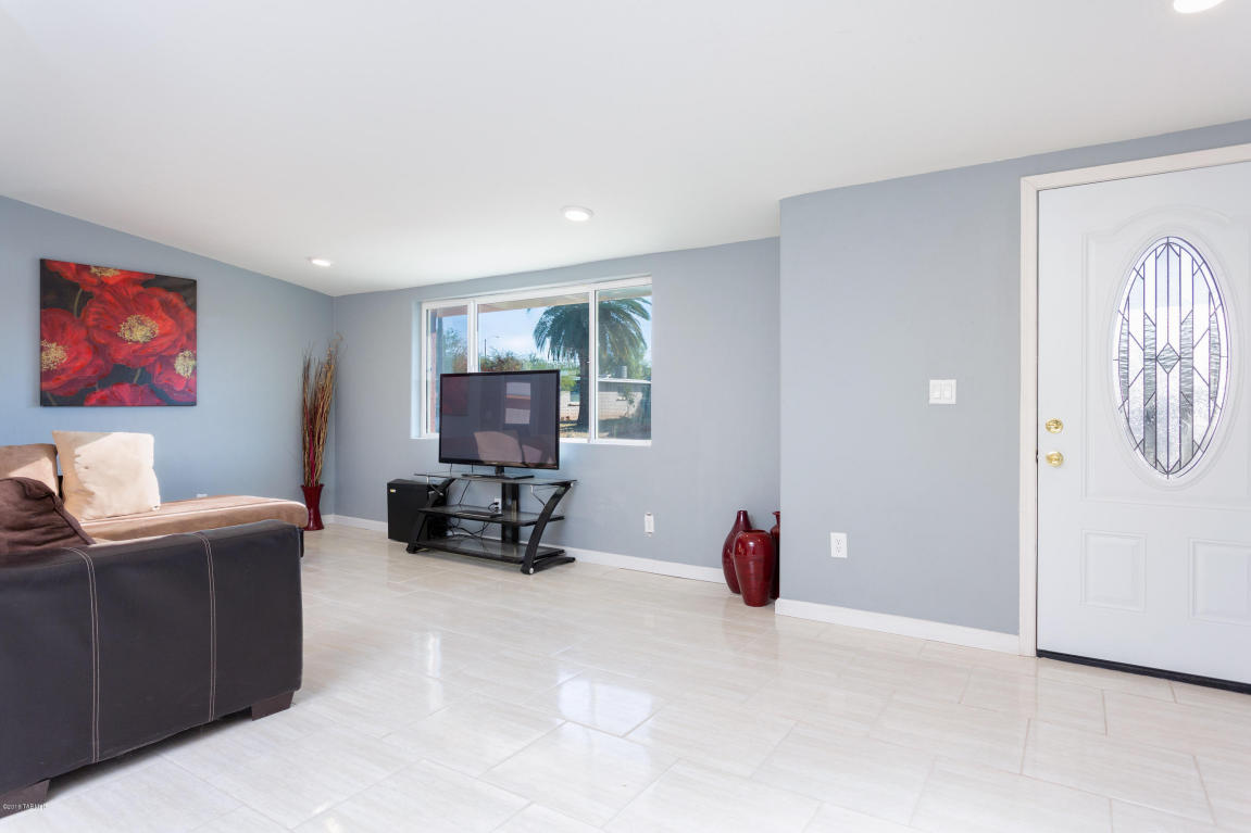 2331 E Warwick Vis, Tucson, AZ 85713 photo 6