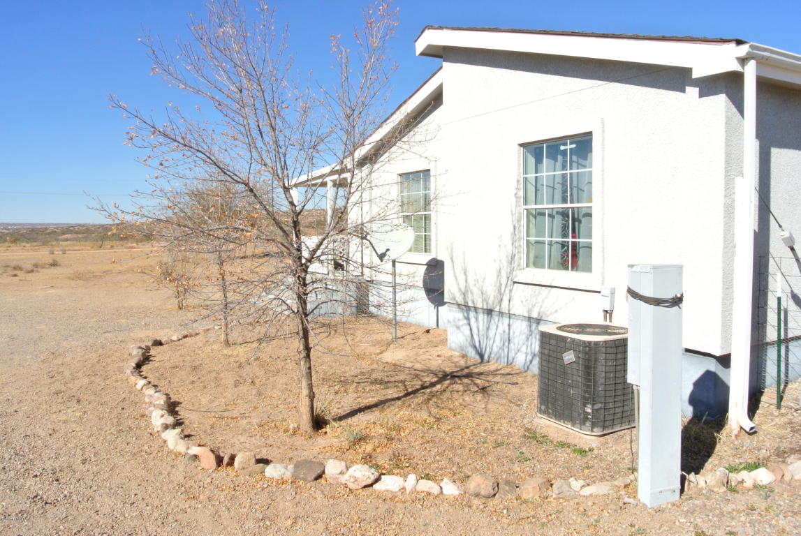 663 S Greenleaf Rd, Benson, AZ 85602 photo 7