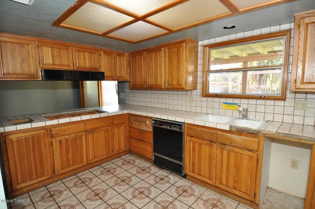 9181 E Walnut Tree Dr, Tucson, AZ 85749 photo 8