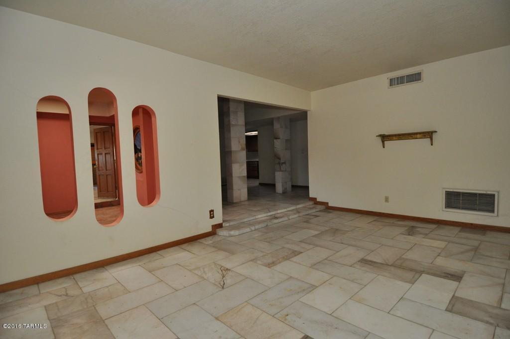 9181 E Walnut Tree Dr, Tucson, AZ 85749 photo 6