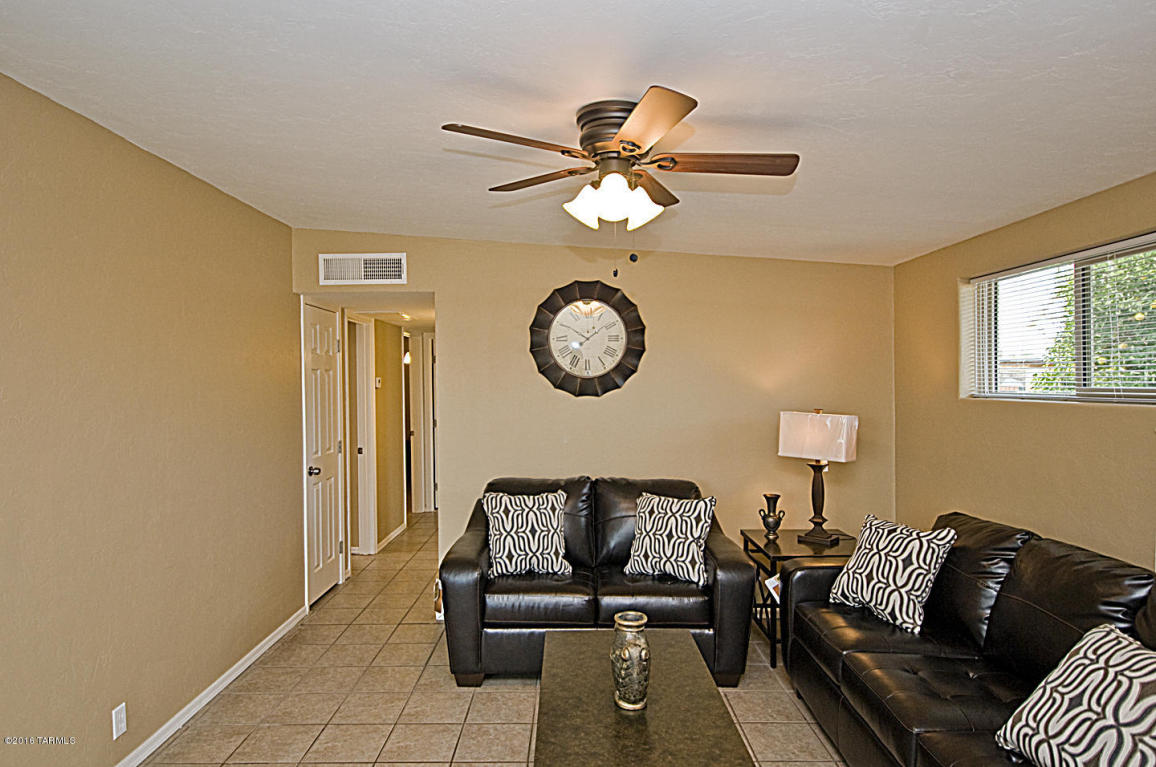 218 E Susana St, Tucson, AZ 85756 photo 2