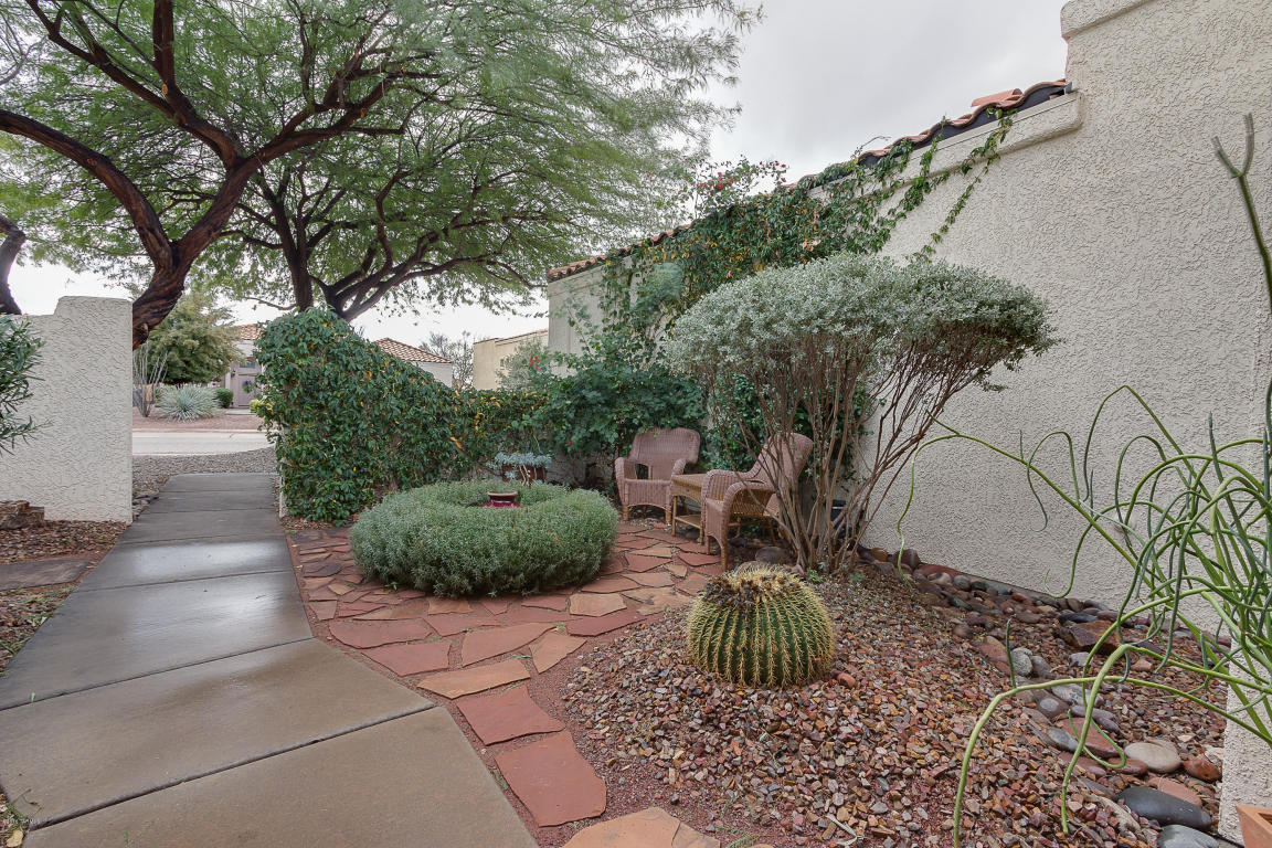 10249 E Calle Costa Del Sol, Tucson, AZ 85747 photo 2