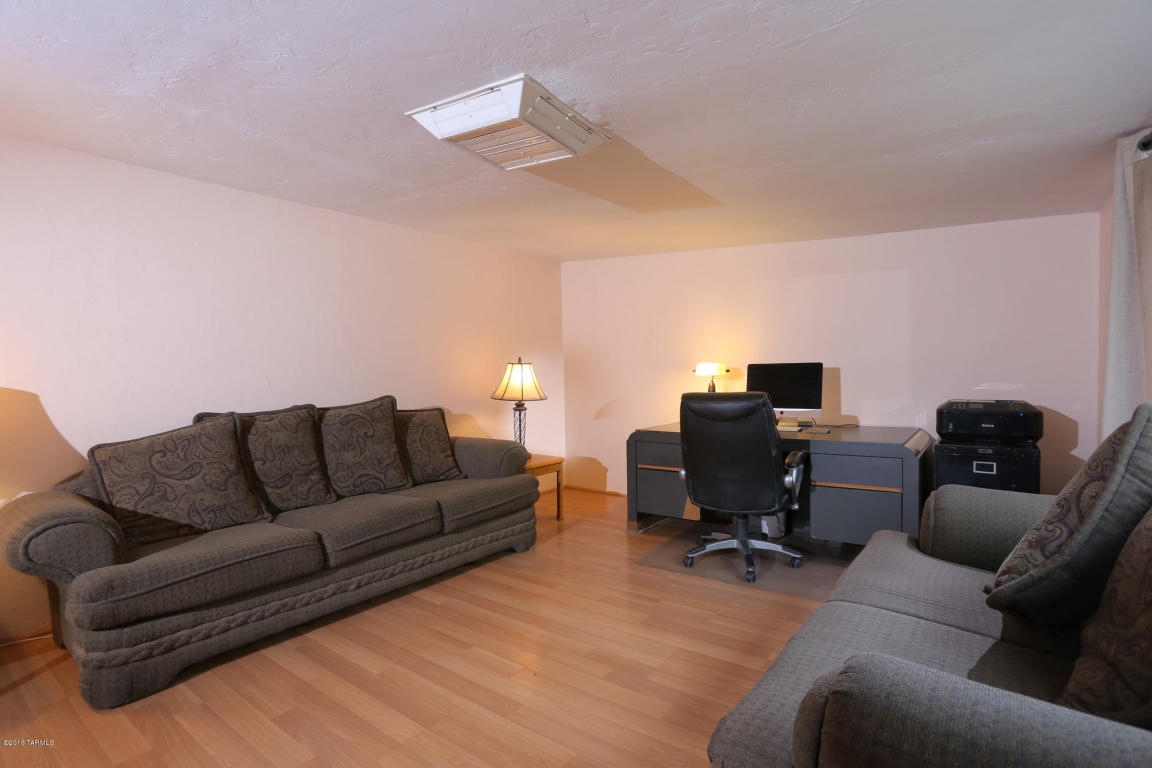 4626 E Sylvane St, Tucson, AZ 85711 photo 6