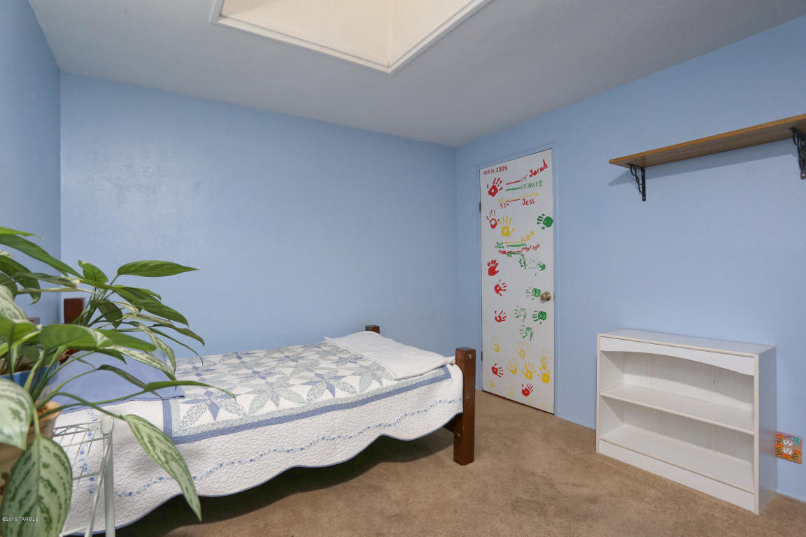 4626 E Sylvane St, Tucson, AZ 85711 photo 18