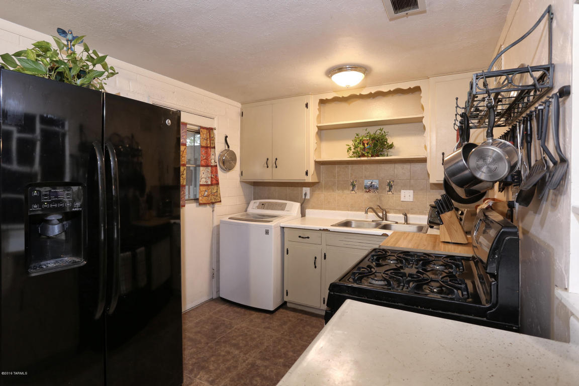4626 E Sylvane St, Tucson, AZ 85711 photo 12