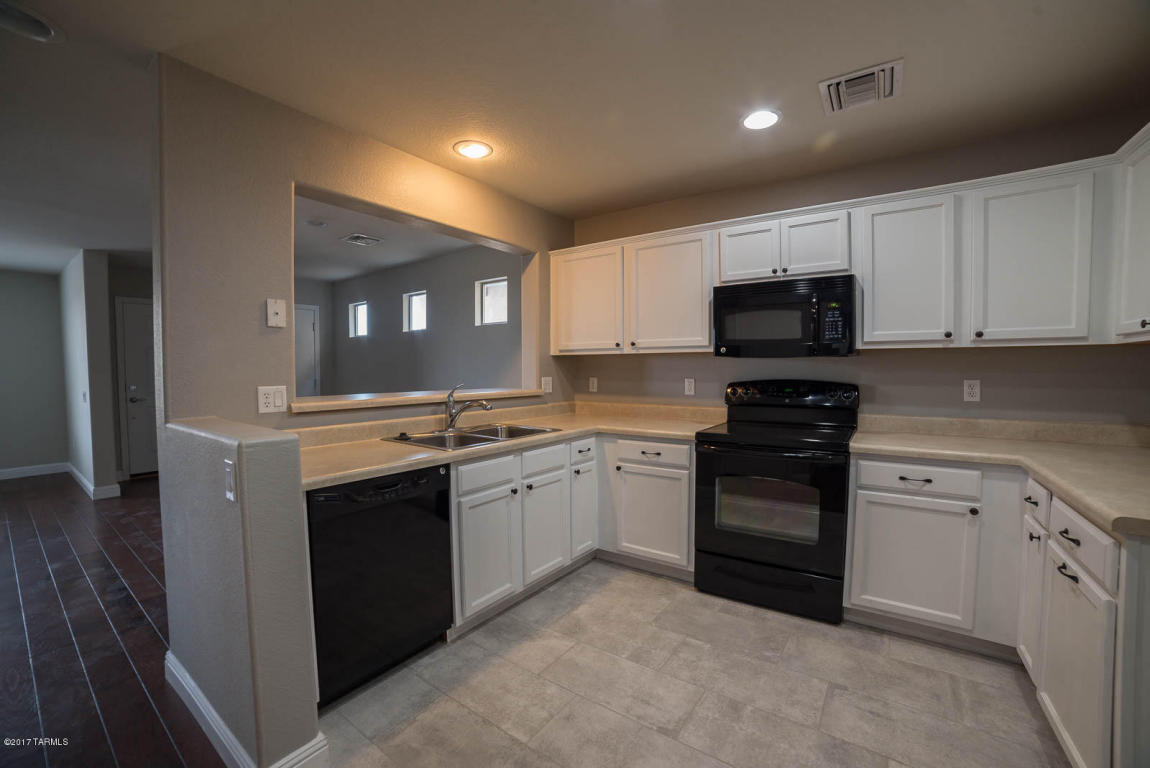 10557 E Singing Canyon Dr, Tucson, AZ 85747 photo 2
