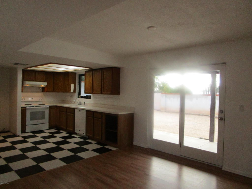 9552 E Myra Dr, Tucson, AZ 85730 photo 6