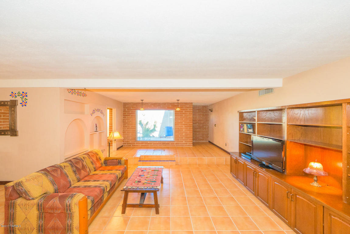 10510 E Observatory Dr, Vail, AZ 85641 photo 2