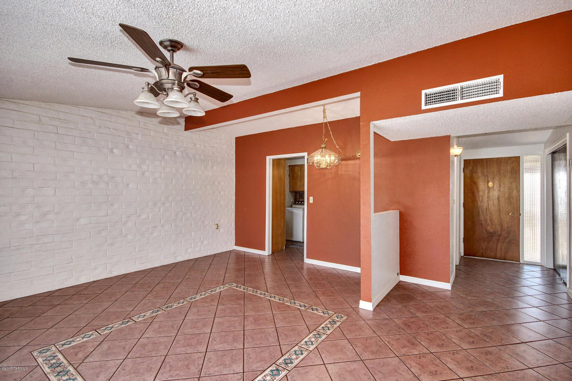 361 S Holcomb Pl, Vail, AZ 85641 photo 4