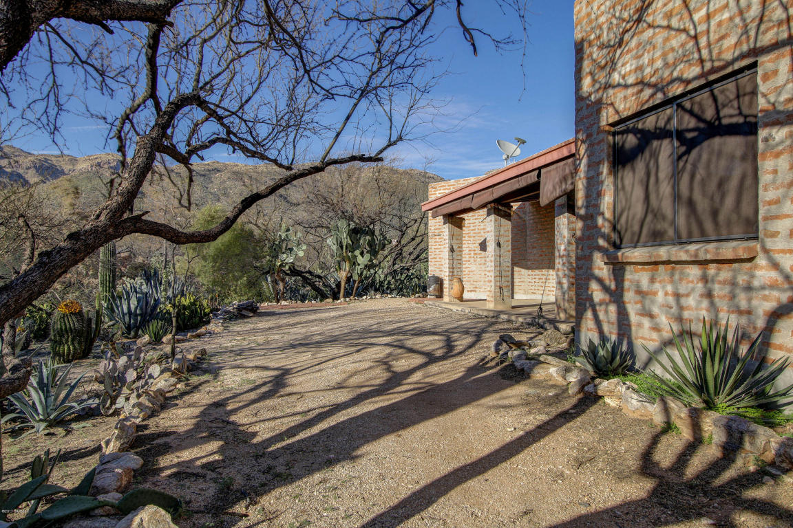 12050 E Jefsumark Cir, Tucson, AZ 85749 photo 2