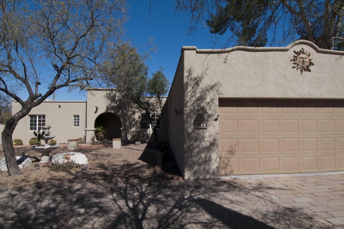 1935 E Lind Rd, Tucson, AZ 85719 photo 1