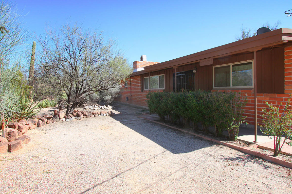 1630 E Greenlee Rd, Tucson, AZ 85719 photo 3