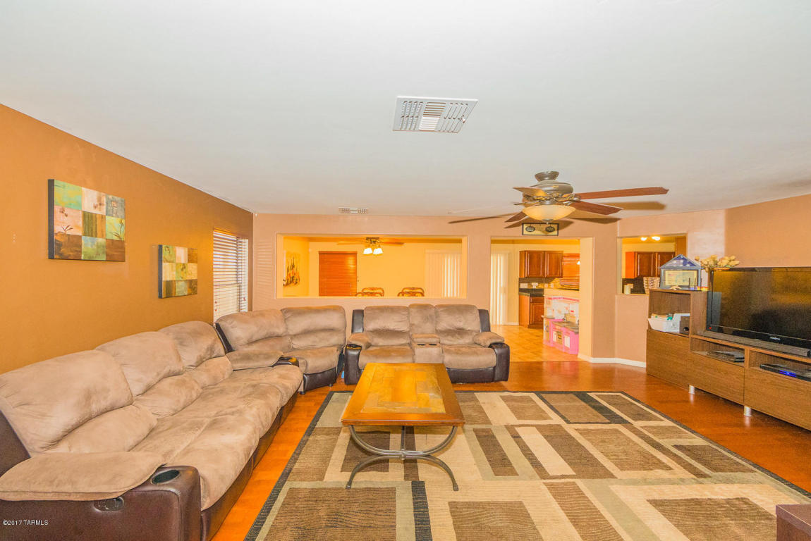 6189 E Stonechat Dr, Tucson, AZ 85756 photo 4