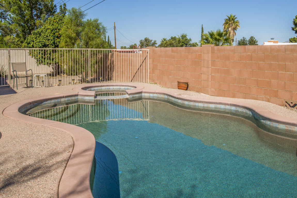 8249 E Beverly St, Tucson, AZ 85710 photo 15