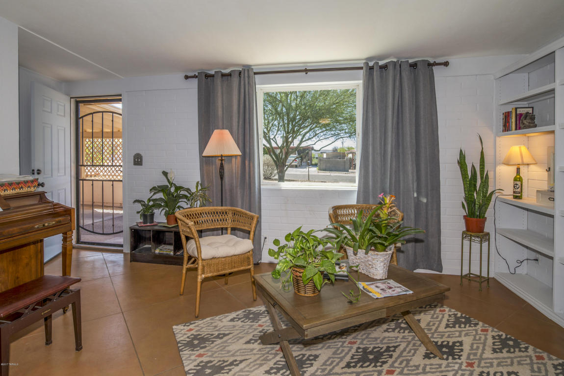 8249 E Beverly St, Tucson, AZ 85710 photo 4