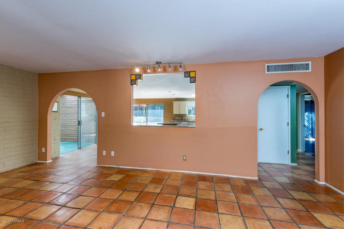 8840 E Hawk Pl, Tucson, AZ 85749 photo 8
