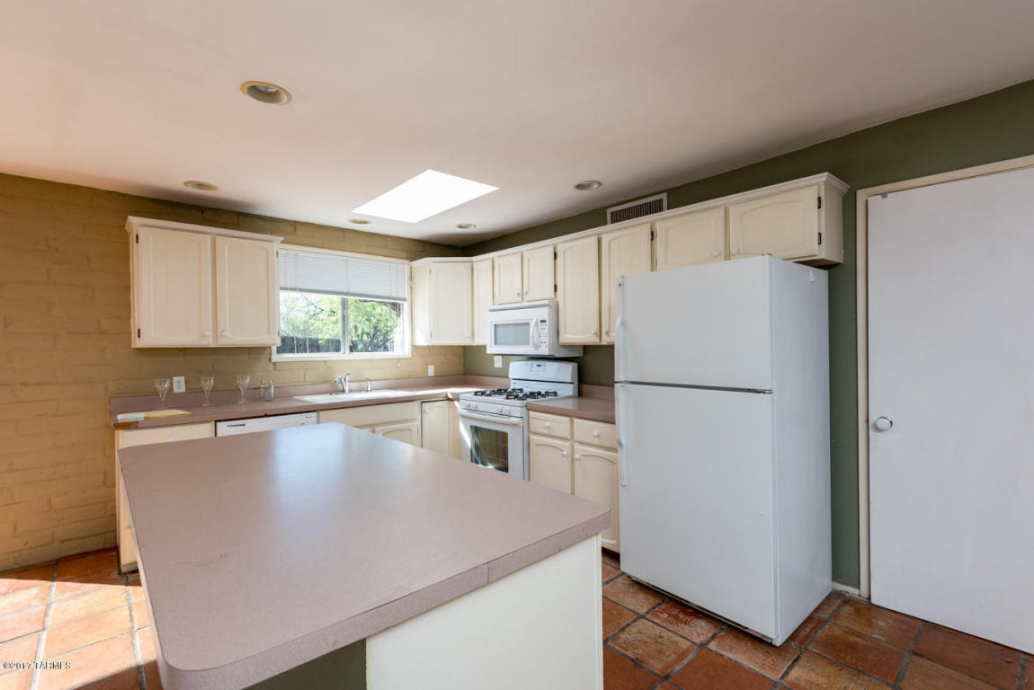 8840 E Hawk Pl, Tucson, AZ 85749 photo 4