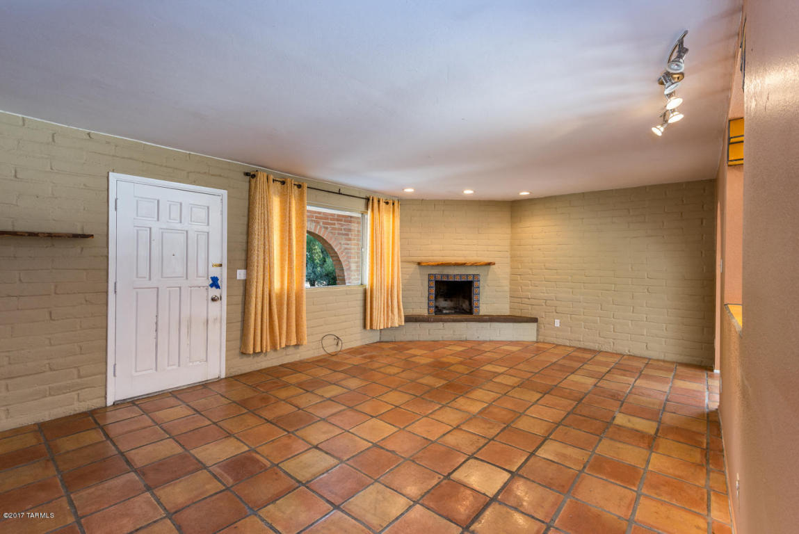 8840 E Hawk Pl, Tucson, AZ 85749 photo 7