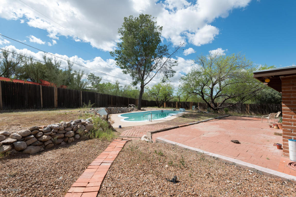 8840 E Hawk Pl, Tucson, AZ 85749 photo 2